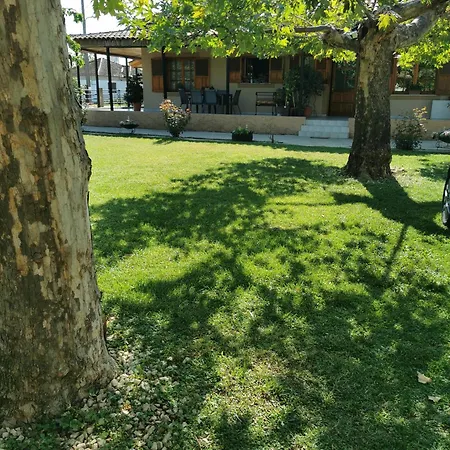 Σπίτι Με Κήπο Στους Γόμφους Τρικάλων *